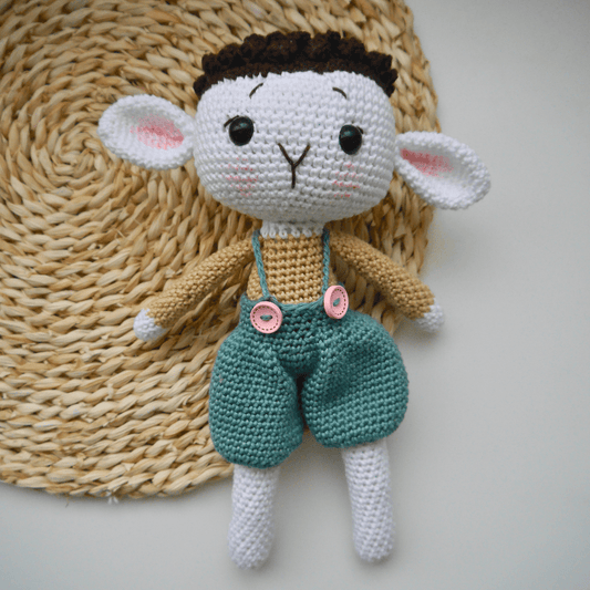 amigurumi kaisukas-mänguasi lammas